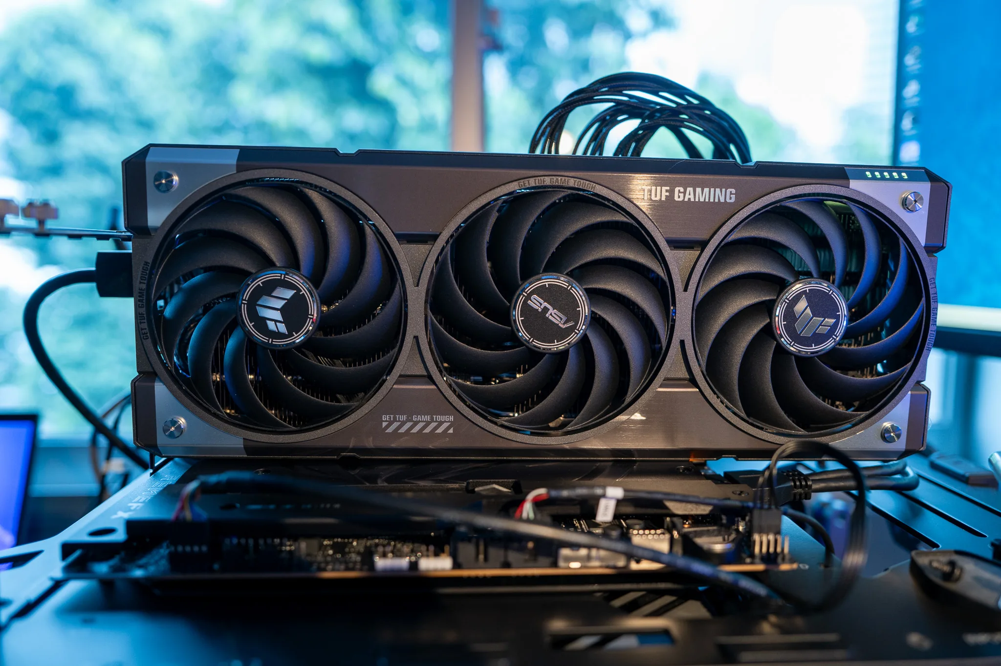 Bagi penggemar RGB, lini TUF Gaming mungkin kurang sesuai dengan selera Anda. Foto: HWZ