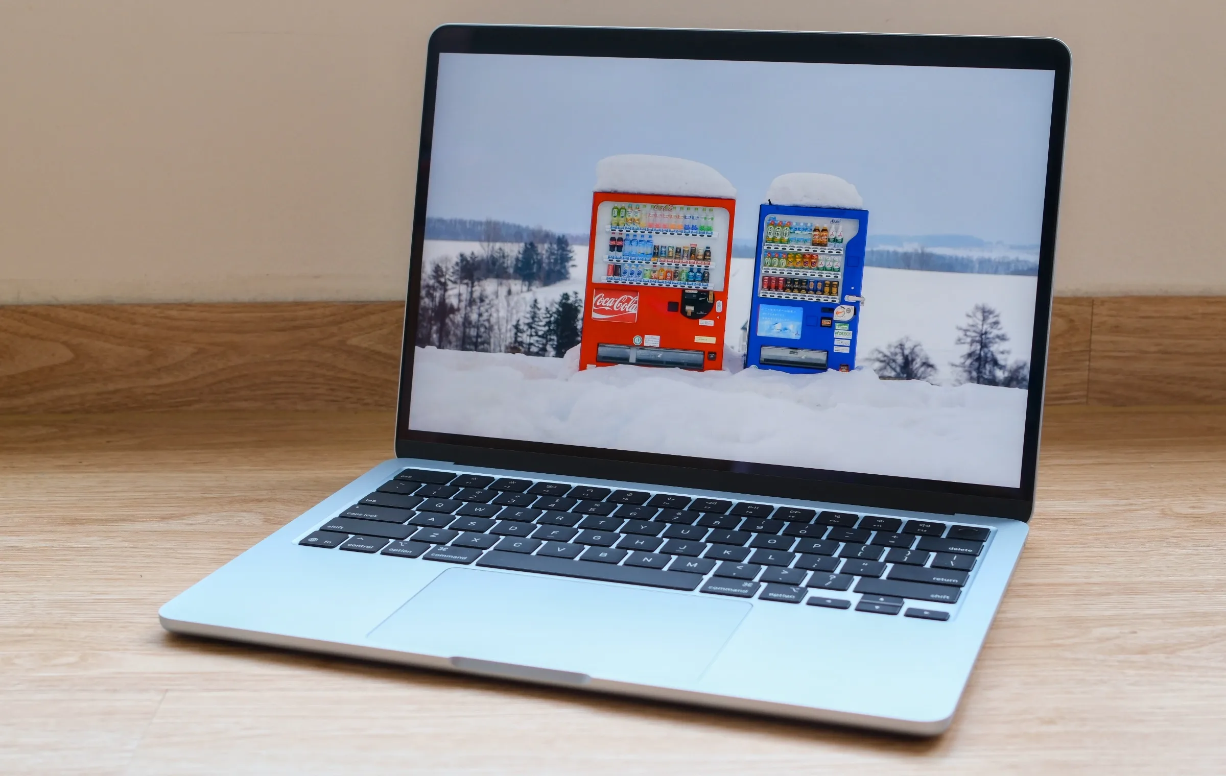 MacBook Air terbaru ini termasuk generasi paling solid yang pernah dirilis Apple, sekaligus jadi pilihan utama untuk kebanyakan pengguna. Foto: HWZ