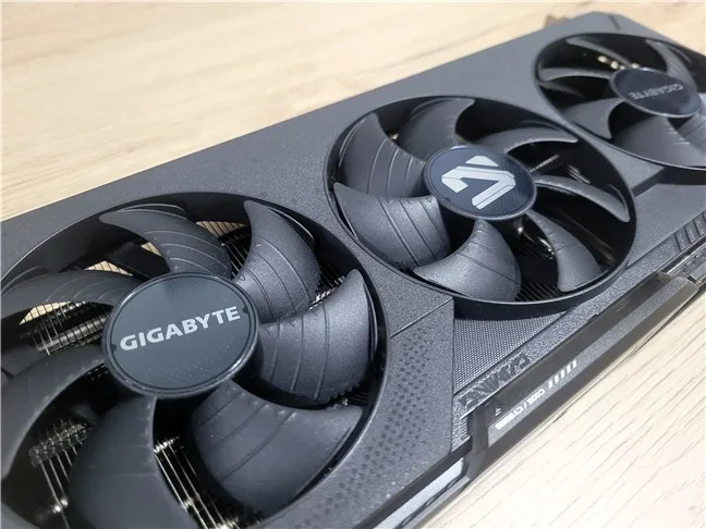 Review GIGABYTE Radeon RX 9070 XT GAMING OC 16G: Performa Tinggi dengan Suhu Optimal 6