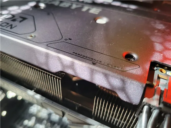 Review GIGABYTE Radeon RX 9070 XT GAMING OC 16G: Performa Tinggi dengan Suhu Optimal 10