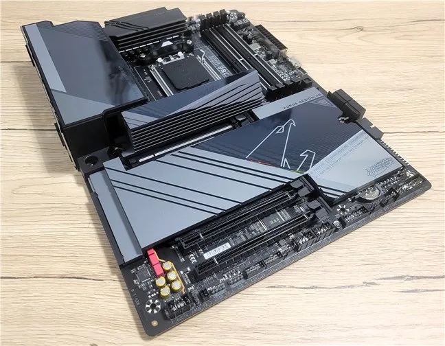 Papan memiliki format ATX