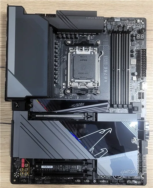 GIGABYTE X870E AORUS MASTER terlihat cantik
